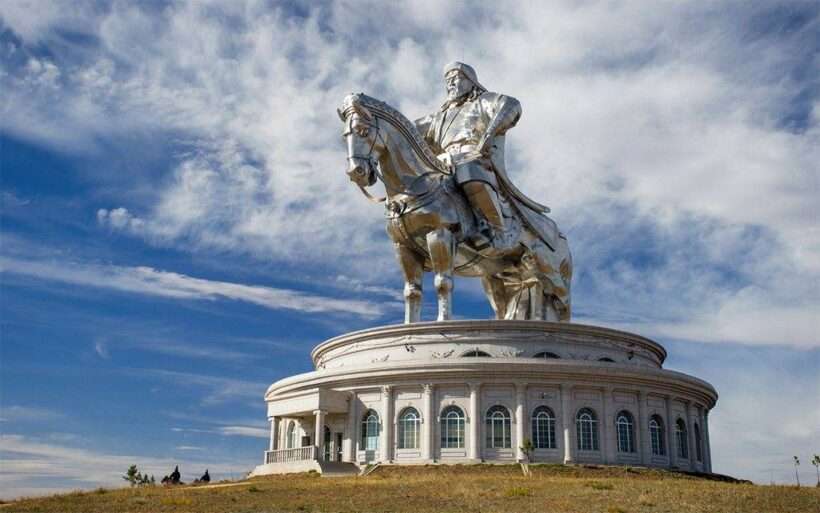 statua a gengis khan 3